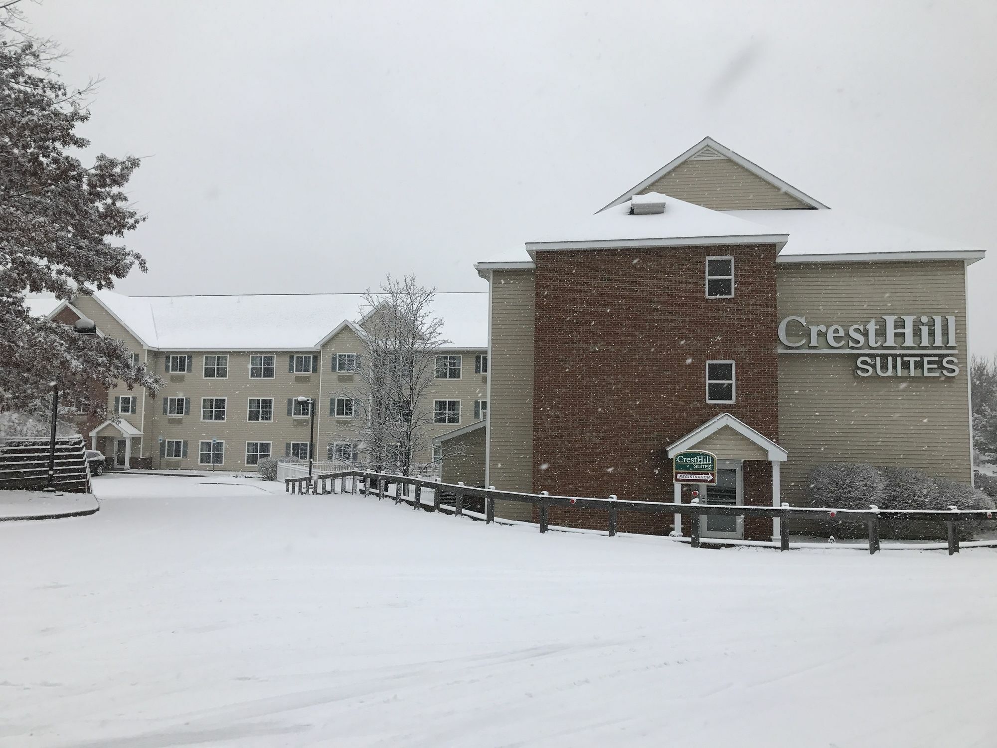 Cresthill Suites Suny University Олбани Экстерьер фото